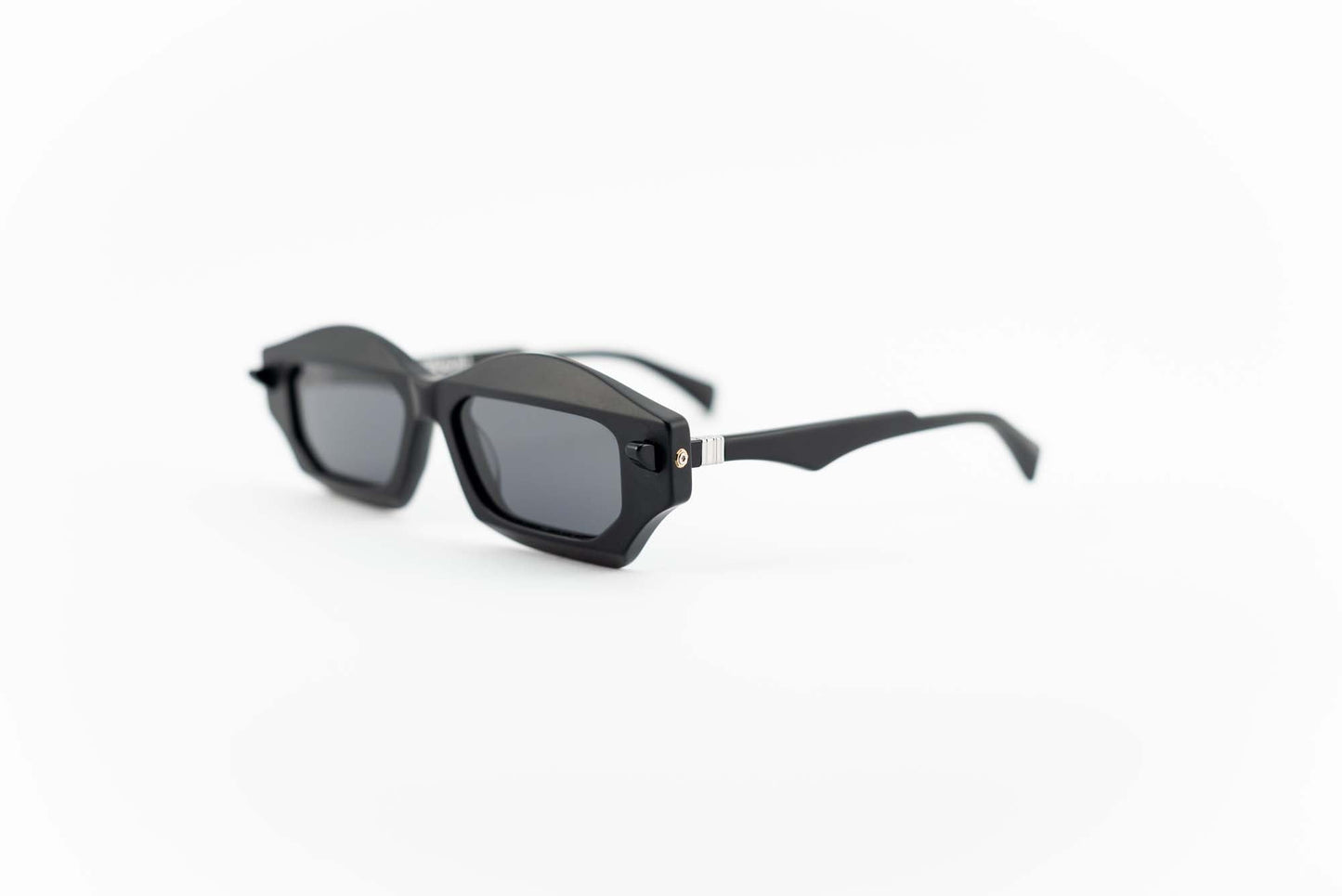 Kuboraum Occhiali da sole Nero / Acetato / poligonale Kuboraum MASKE Q6 BMM: occhiale in acetato nero poligonale da sole