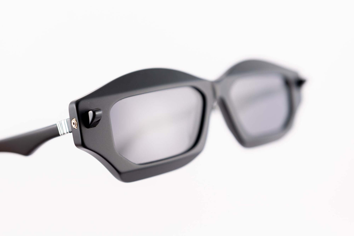 Kuboraum Occhiali da sole Nero / Acetato / poligonale Kuboraum MASKE Q6 BMM: occhiale in acetato nero poligonale da sole