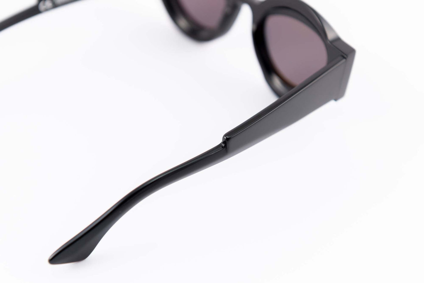 Kuboraum Occhiali da sole Nero / Acetato / poligonale Kuboraum MASKE X22 BS: occhiale in acetato nero poligonale da sole